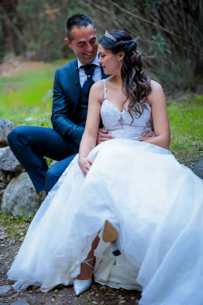 Novios enamorados en sesión postboda en Jaén